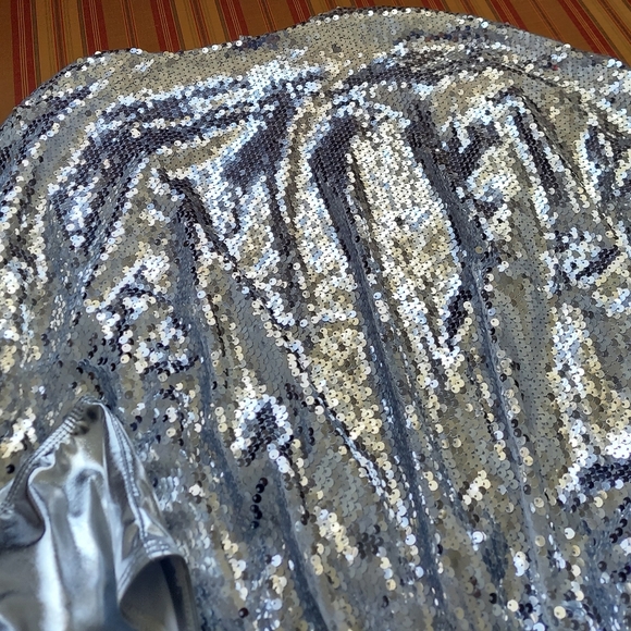 SEQUIN CR0P TOP - Picture 2 of 6
